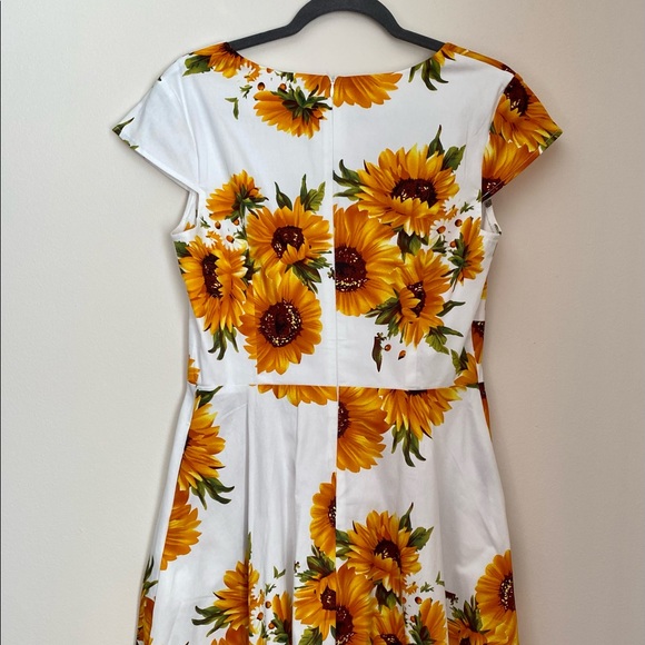 Hanpceirs Cap Sleeve 1950s Sunflower Dress - Picture 7 of 11